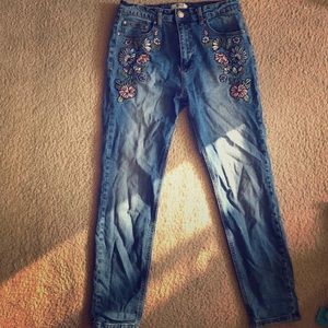 Floral embroidered high waisted jeans